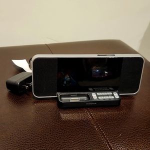 Insignia ipod dock alarm radio